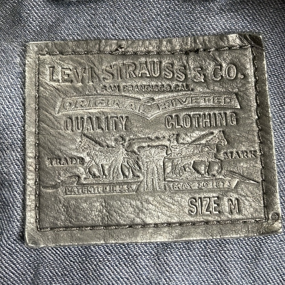 Levi’s Denim Trucker Jacket - Picture 3 of 6